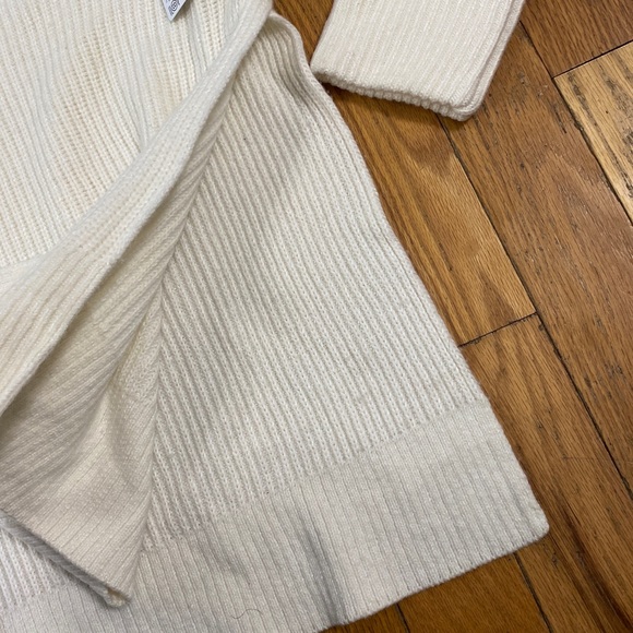 NWT Athleta Shasta V-Neck Sweater in Dove Size S - Picture 5 of 8